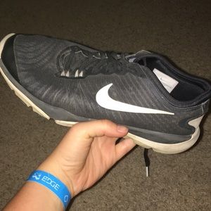 Black bike running shoes